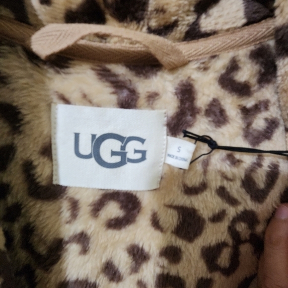 UGG® Leopard Print Long Sleeve Double Fleece Long Wrap Marlow Cozy Robe - Picture 8 of 8